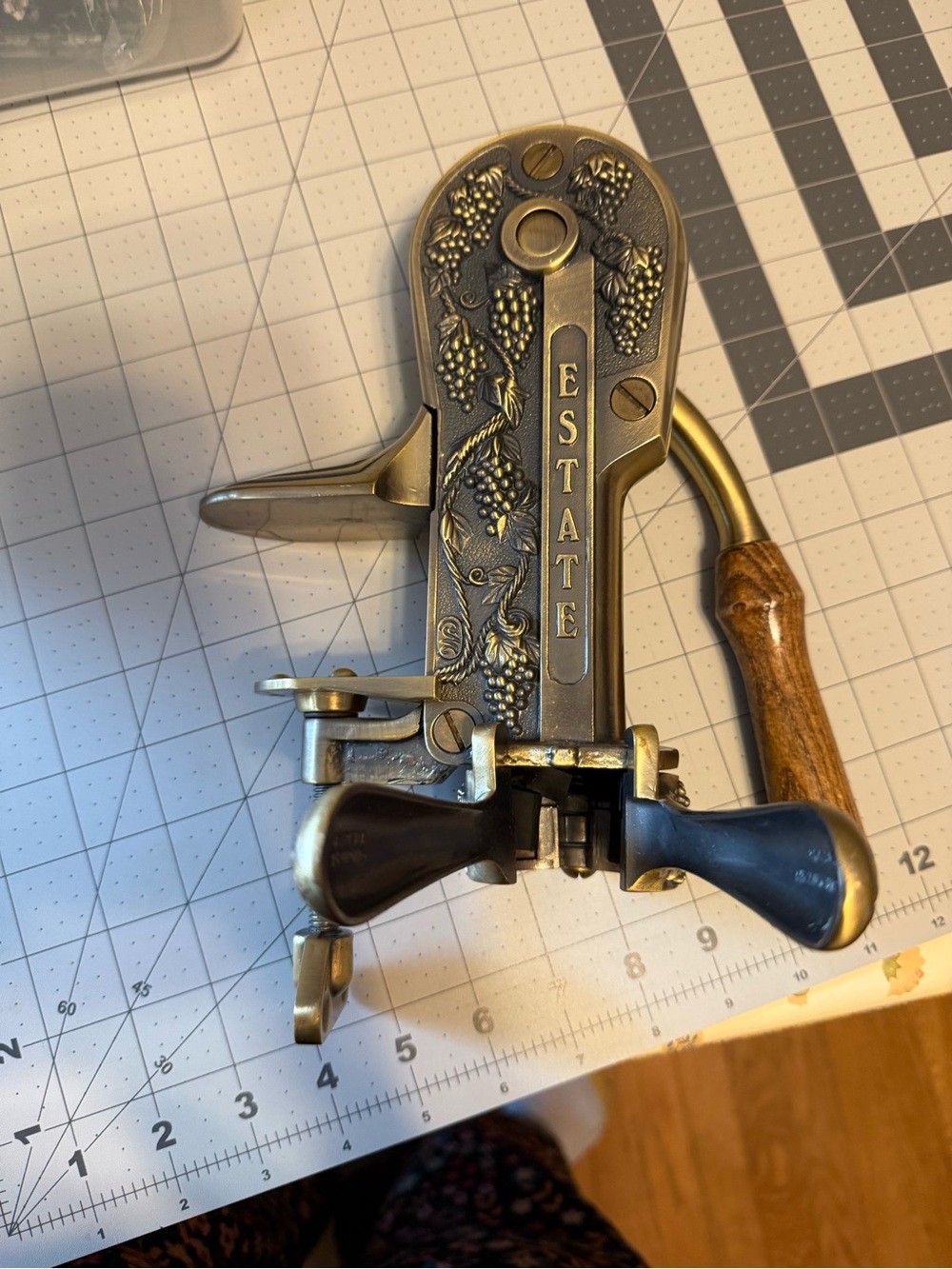vintage Rogar Estate tabletop corkscrew wine opener